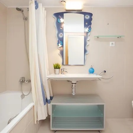 Lets Holidays Ancora 6 アパート *