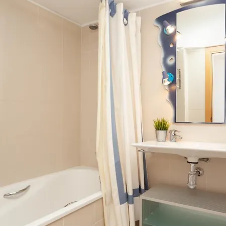 Lets Holidays Ancora 6 Apartment Tossa de Mar